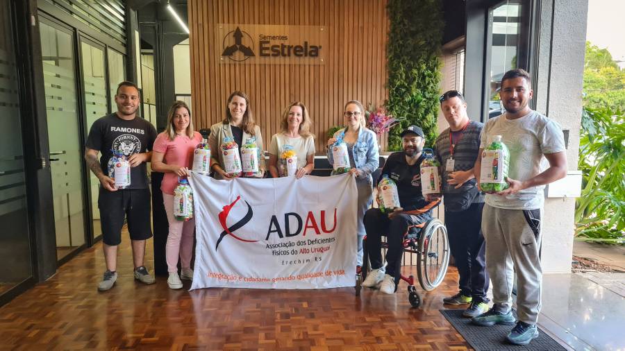 Ação mobiliza funcionários para transformar tampinhas em cadeira de rodas